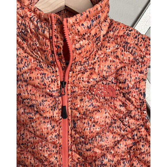 The North Face Women’s XS Thermoball Vest Pattern - Picture 4 of 10